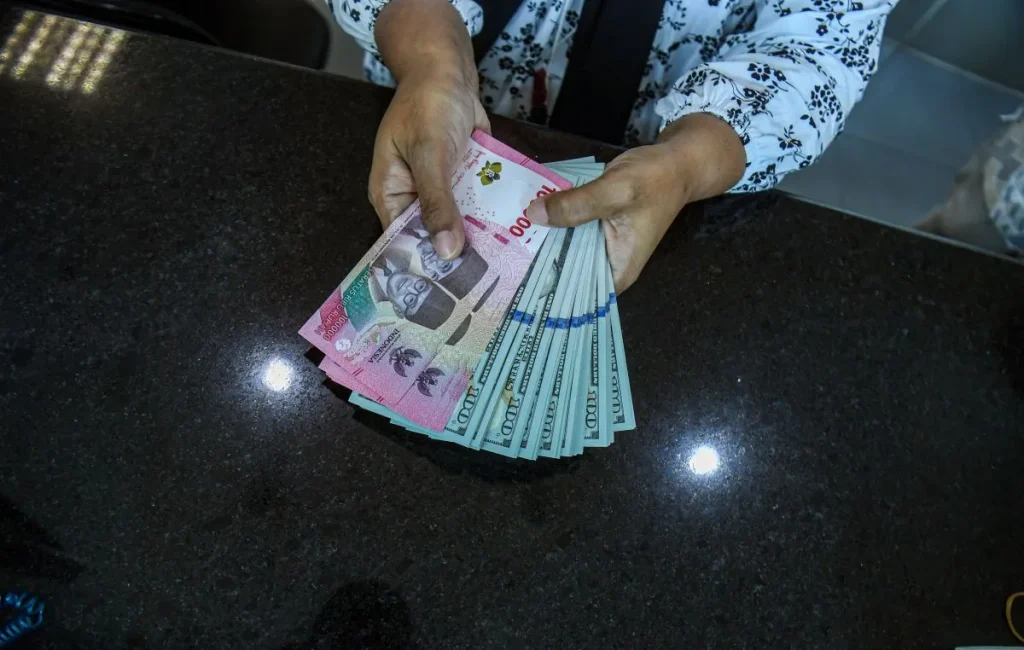 Potensi Pelemahan Rupiah Pasca Pidato Pelantikan Trump dan Dampaknya pada Ekonomi