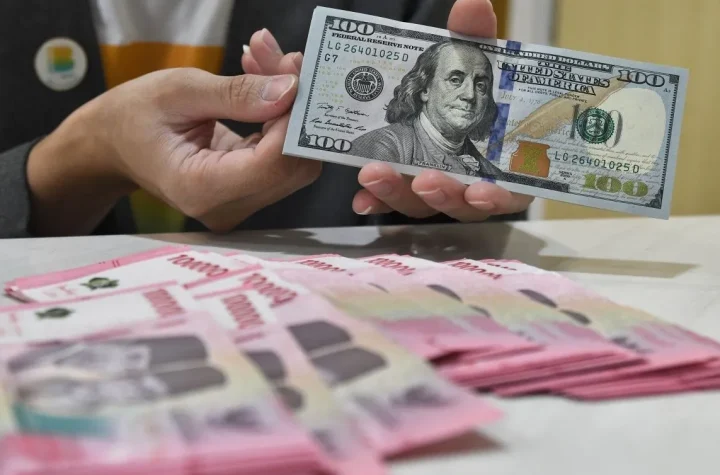 Melemahnya Bursa Saham Tekan Rupiah, Investor Makin Pesimis