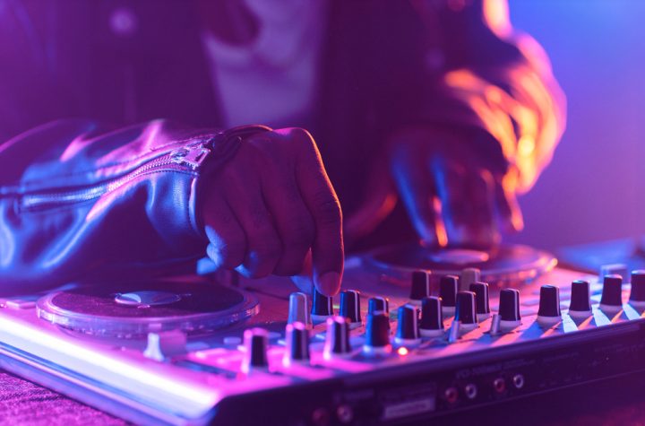DJ mixer