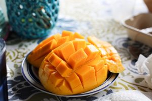 Tips mengupas mangga
