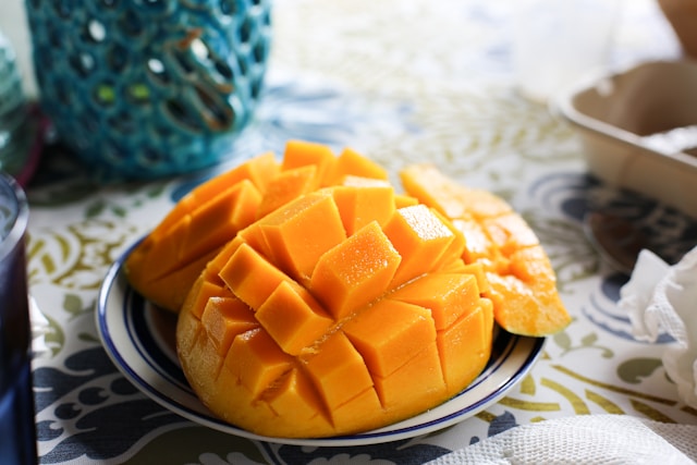 Tips mengupas mangga
