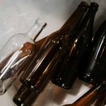 Mencuci botol