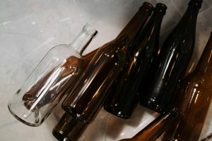 Mencuci botol