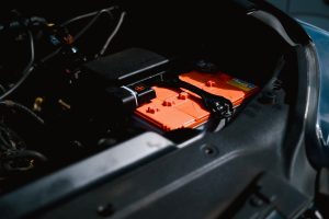 Mengganti baterai mobil listrik
