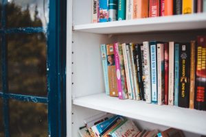 perpustakaan kecil di rumah
