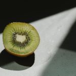 tips mengupas kiwi